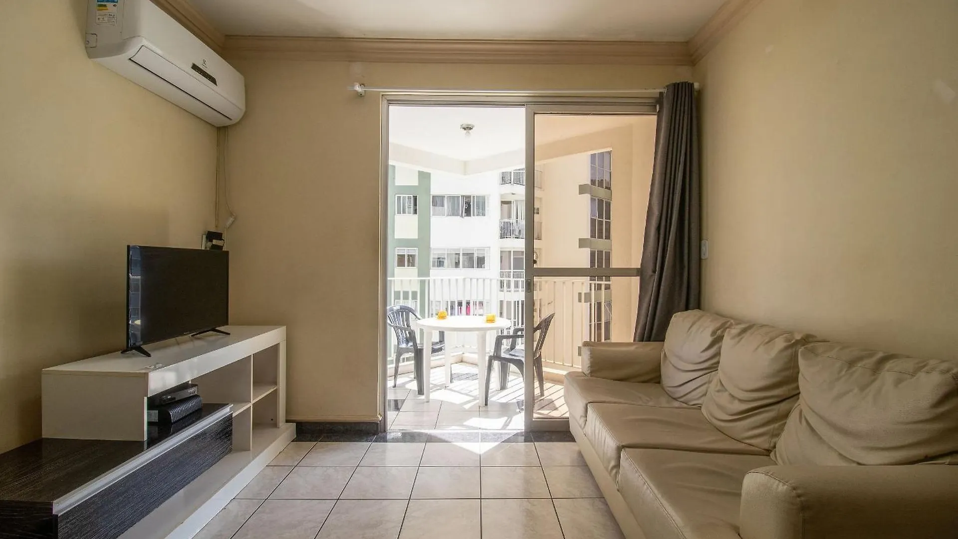 Appartement PR51 - 4 Dorm, Amplo, Climatizado, Garagem para Camionete, Próximo ao Shopping Atlântico, Wi-Fi Balneário Camboriú